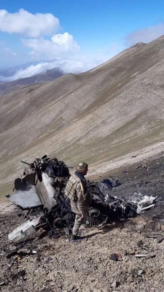 ▲▼亞美尼亞官方公布戰機遭擊落照片。（圖／路透）