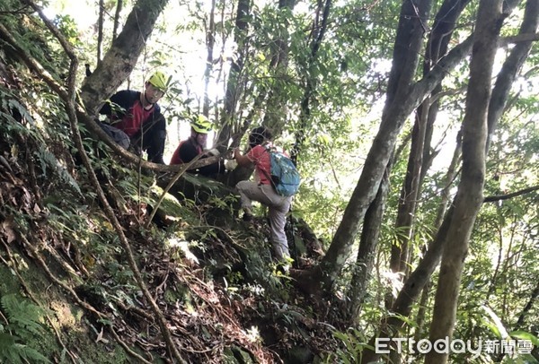 ▲中秋連假首日　尖石拉庫山2組登山客迷失方向。（圖／記者陳凱力翻攝）