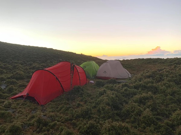 ▲▼組隊上嘉明湖遭丟包,女網友氣憤PO網。(圖/翻攝爆料公社) ▲▼組隊上嘉明湖遭丟包,女網友氣憤PO網。(圖/翻攝爆料公社)