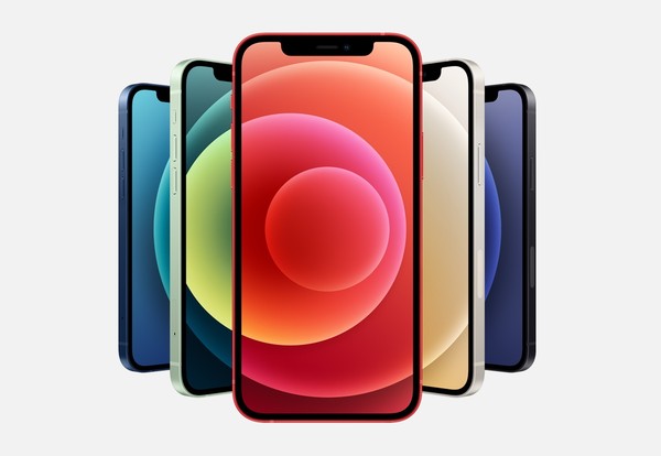 ▲▼iPhone 12有黑色、白色、綠色、紅色及藍色5種顏色。（圖／翻攝自蘋果網頁apple.com）