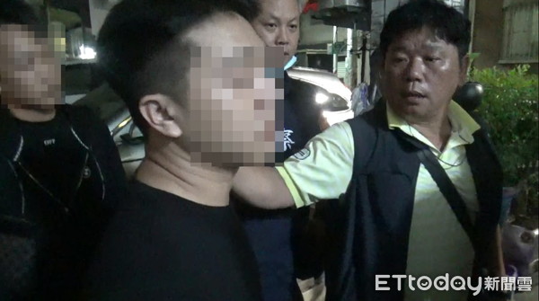 ▲積欠70萬債務遭妨害自由,鳳警抽絲剝繭識破為自導自演 。(圖/記者洪靖宜翻攝) ▲積欠70萬債務遭妨害自由,鳳警抽絲剝繭識破為自導自演 。(圖/記者洪靖宜翻攝)