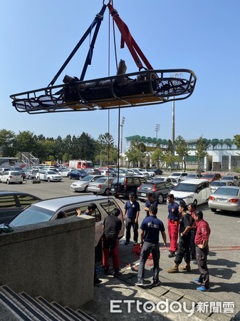 ▲嘉義縣消防局為強化山域救援能力,購置SAR輕裝高山擔架。(圖/嘉義縣消防局提供) ▲嘉義縣消防局為強化山域救援能力,購置SAR輕裝高山擔架。(圖/嘉義縣消防局提供)