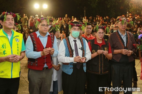 ▲台南市西拉雅族文化盛事「吉貝耍阿立母夜祭」，20日晚上在東山吉貝耍大公廨隆重登場，市長黃偉哲親臨祭拜阿立母，祈求給予族親及市民最大的庇佑。（圖／記者林悅翻攝，下同）