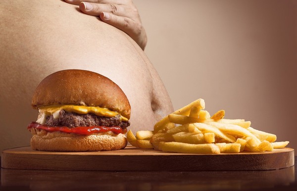 ▲▼肥胖症,暴飲暴食。（示意圖／取自免費圖庫Pixabay）