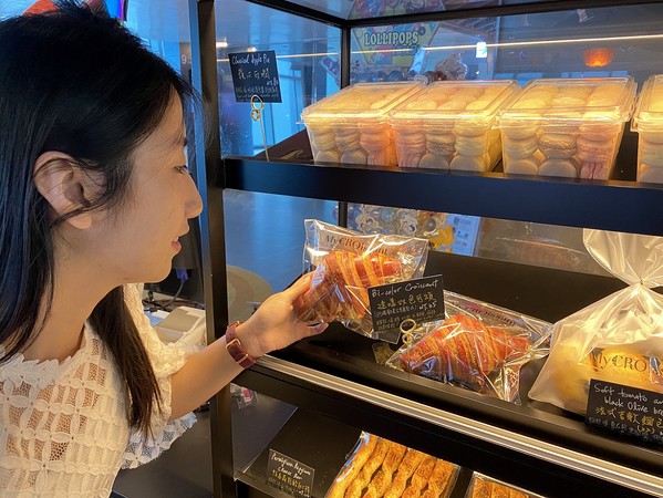▲▼JASONS超市特別與台北101合作，於89樓觀景台限時推出「全台最高超市」快閃門市，以及萬聖節限定佈置及美食。（圖／業者提供）