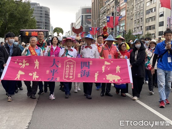 ▲▼柯文哲出席2020臺北客家義民嘉年華-挑擔踩街及主祭大典。（圖／記者袁茵攝）