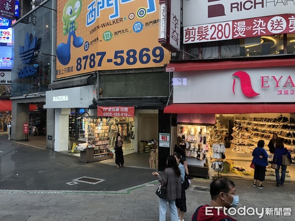 ▲▼ 遊客,伴手禮,西門町,店面,維格餅家 。（圖／記者林裕豐攝）