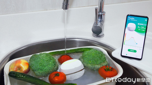 ▲ASUS PureGo蔬果洗淨偵測器 搭配專屬APP，自動記錄洗滌時間與清洗結果     。（圖／華碩提供）