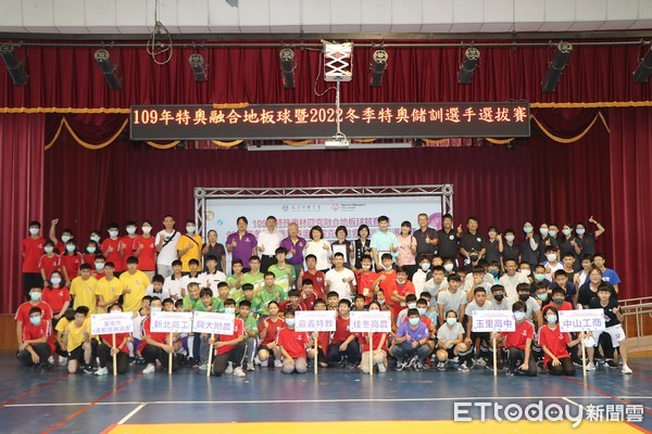 ▲▼ 2022年冬季世界特奧運動會 地板球國手選拔賽 國內特奧新興運動地板球 比賽激烈又感動人心 。(圖/記者翁伊森翻攝) ▲▼ 2022年冬季世界特奧運動會 地板球國手選拔賽 國內特奧新興運動地板球 比賽激烈又感動人心 。(圖/記者翁伊森翻攝)