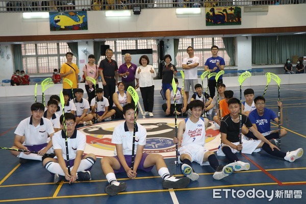 ▲▼ 2022年冬季世界特奧運動會 地板球國手選拔賽 國內特奧新興運動地板球 比賽激烈又感動人心 。(圖/記者翁伊森翻攝) ▲▼ 2022年冬季世界特奧運動會 地板球國手選拔賽 國內特奧新興運動地板球 比賽激烈又感動人心 。(圖/記者翁伊森翻攝)