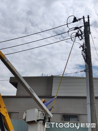 ▲▼ 貫徹工廠管理輔導法規定,執行非屬低污染之既有未登記工廠斷水斷電作業 。(圖/記者翁伊森翻攝) ▲▼ 貫徹工廠管理輔導法規定,執行非屬低污染之既有未登記工廠斷水斷電作業 。(圖/記者翁伊森翻攝)