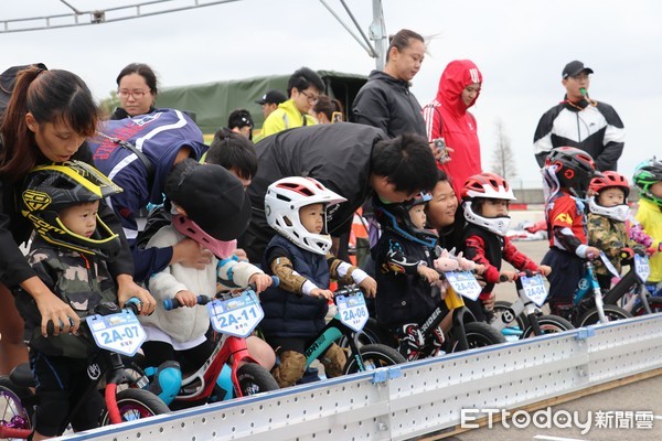 ▲▼麗寶賽車場舉辦滑步車競速，300位小小選手齊聚角逐冠軍。（圖／麗寶賽車場提供）