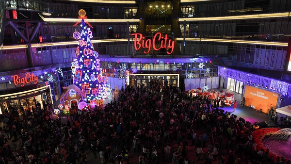 ▲新竹巨城2020年耶誕點燈，吸引大批民眾參與。（圖／巨城Big City提供）