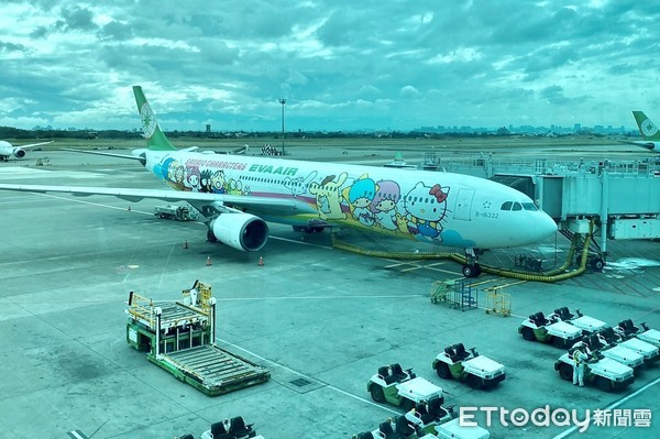 ▲國泰世華領先業界推包機「偽出國」。(圖/記者陳依旻攝) ▲國泰世華領先業界推包機「偽出國」。(圖/記者陳依旻攝)