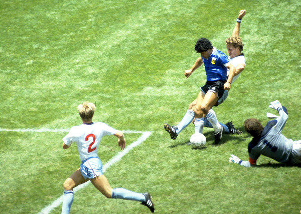 ▲▼1986年世界杯足球賽八強賽，馬拉度納帶領阿根廷擊敗宿敵英格蘭。（圖／路透）