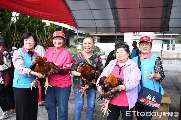 ▲花蓮吉安村詹姓民眾所飼養的閹雞以16斤2兩1奪得冠軍。（圖／吉安鄉公所提供，下同）