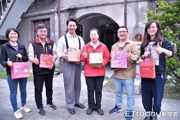 ▲花蓮縣長徐榛蔚探班，送上在地小吃慰勉辛勞。（圖／花蓮縣政府提供，下同）