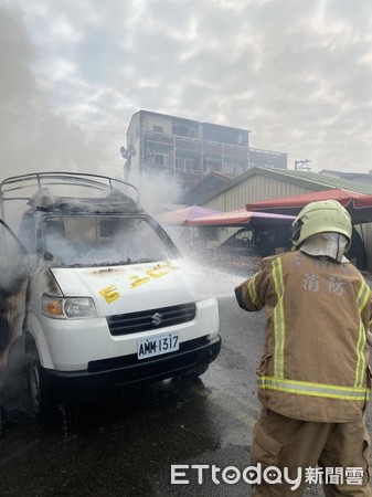 ▲白河區中正路前廟會活動發生小貨車火警，造成鄭姓女童被燒死，檢察官訊後請回相關人員，警方先告發駕駛人。（記者林云翻攝，下同）