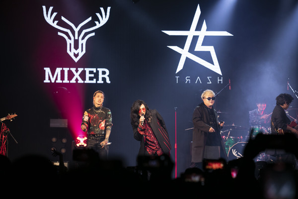 ▲▼ 麋先生在台中、高雄開唱,分別邀請蕭秉治和TRASH擔任嘉賓。(圖/相信音樂提供) ▲▼ 麋先生在台中、高雄開唱,分別邀請蕭秉治和TRASH擔任嘉賓。(圖/相信音樂提供)