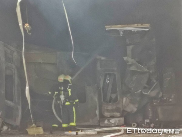 ▲▼北投汽修廠火警 。(圖/記者黃彥傑攝) ▲▼北投汽修廠火警 。(圖/記者黃彥傑攝)