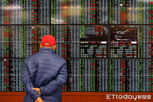 ▲▼台股今 (9) 日盤中衝破14400點,最高來到14427點,再創歷史新高,終場收在14390點,上漲29點或0.21%,也是收盤新高,成交量3077.51億元。(圖/記者湯興漢攝) ▲▼台股今 (9) 日盤中衝破14400點,最高來到14427點,再創歷史新高,終場收在14390點,上漲29點或0.21%,也是收盤新高,成交量3077.51億元。(圖/記者湯興漢攝)