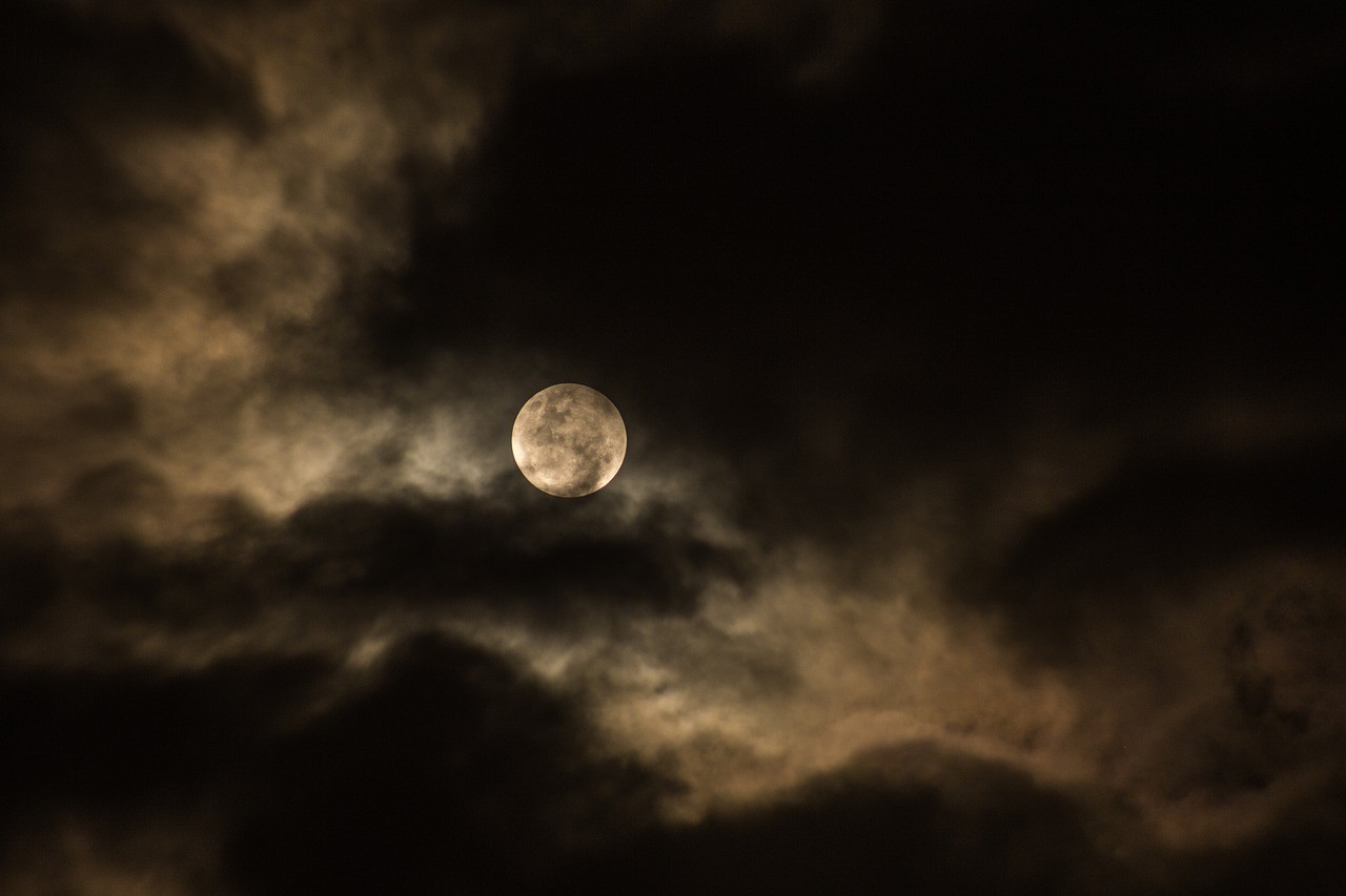 ▲月亮,滿月,月圓,中秋節,鬼故事。（圖／翻攝自pixabay）