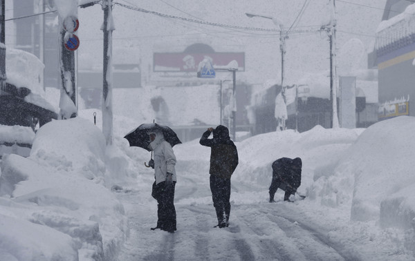 ▲▼日本新潟縣大雪。（圖／達志影像／美聯社）