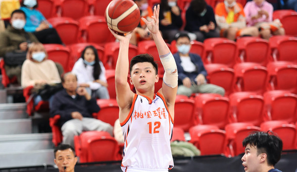 ▲布蘭登(Branden Dawson)、李家慷。(圖/籃協提供) ▲布蘭登(Branden Dawson)、李家慷。(圖/籃協提供)