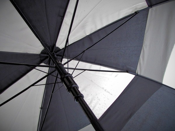 ▲黑傘,雨傘。（圖／取自免費圖庫Pixabay）