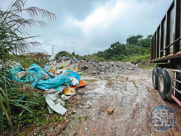 位於新北市汐止區的昊天嶺營區土地,遭李振育私租給環保公司傾倒廢棄物。