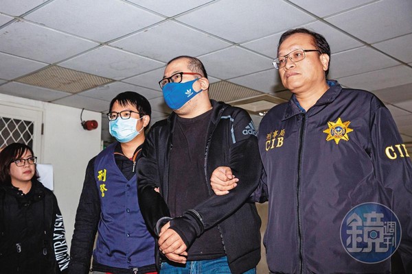 劉維霖(右)除透過LINE向球員恐嚇,更在臉書提到握有可把台灣籃壇炸翻的核彈頭,成為被羈押的鐵證。