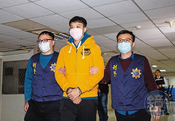 嫌犯余啟豪涉架設色情網站供人瀏覽猥褻影片牟利,多位國內職棒及籃壇球星的不雅檔案也在列,警方循線將他逮捕。