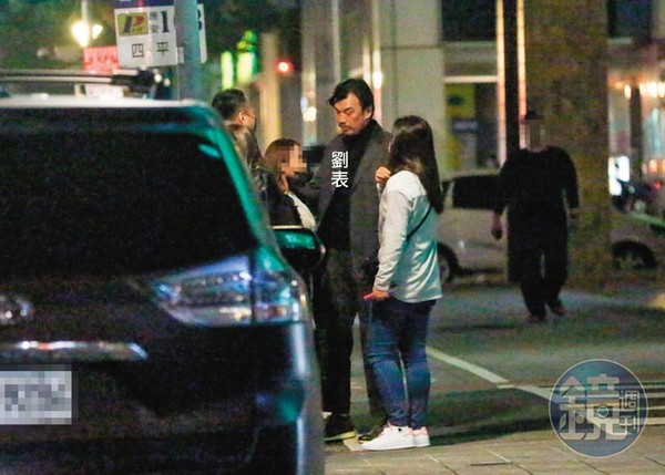 12/12 20:48 本刊直擊,不僅職籃教練進出酒店,凱渥前名模王聖芬的丈夫劉表也一同出現。