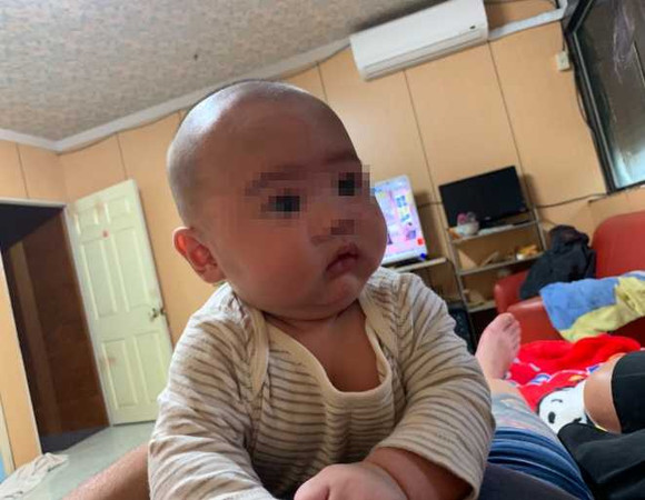 曾男和女友拉拉生下的1歲兒子,有著一雙雙溜溜大眼,白白胖胖,人見人愛。(圖/曾男提供)