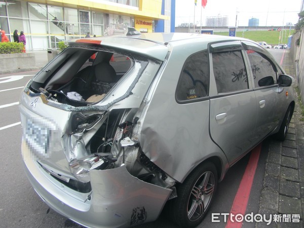 ▲▼小客車未禮讓直行車，造成情侶撞車，女友送醫不治             。（圖／記者陳以昇翻攝）