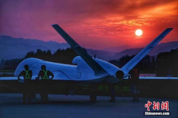▲▼中國WJ-700無人機首飛成功，具備空對面精確打擊作戰能力。（圖／取自中新社）