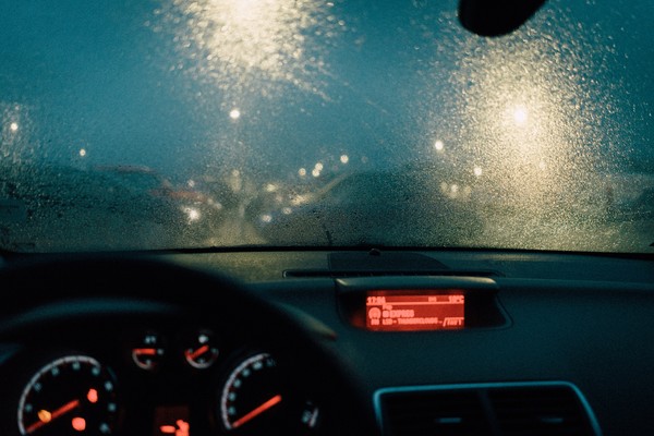 ▲開車,起霧,下雨（示意圖／取自免費圖庫Pexels）
