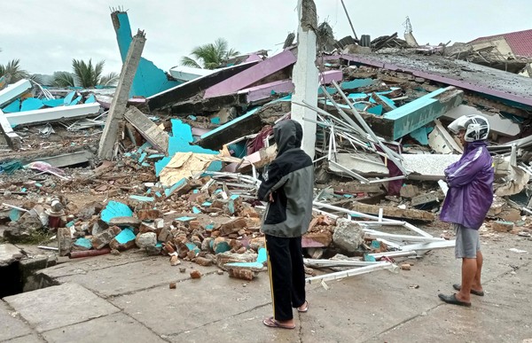 ▲▼印尼蘇拉威西島發生規模6的強震。（圖／路透）