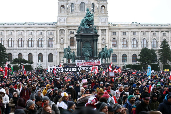 ▲▼維也納爆發反口罩示威。（圖／路透）