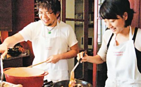 2009年陳士駿（左）與韓裔朴智賢（右）密婚，盛傳2人一見鍾情，約會3次便情定終身。（翻攝網路）