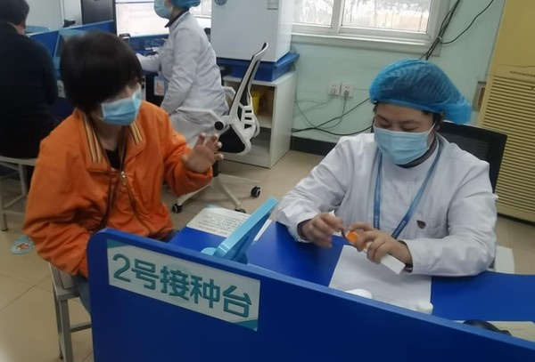 ▲▼黃智賢21日下午在南京接種新冠疫苗。（圖／翻攝自Facebook／黃智賢世界）
