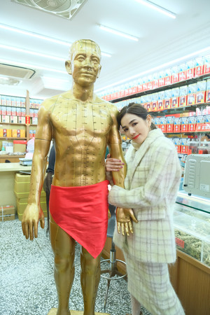 ▲▼Ella在新歌MV換上多套造型。(圖/勁樺娛樂提供) ▲▼Ella在新歌MV換上多套造型。(圖/勁樺娛樂提供)