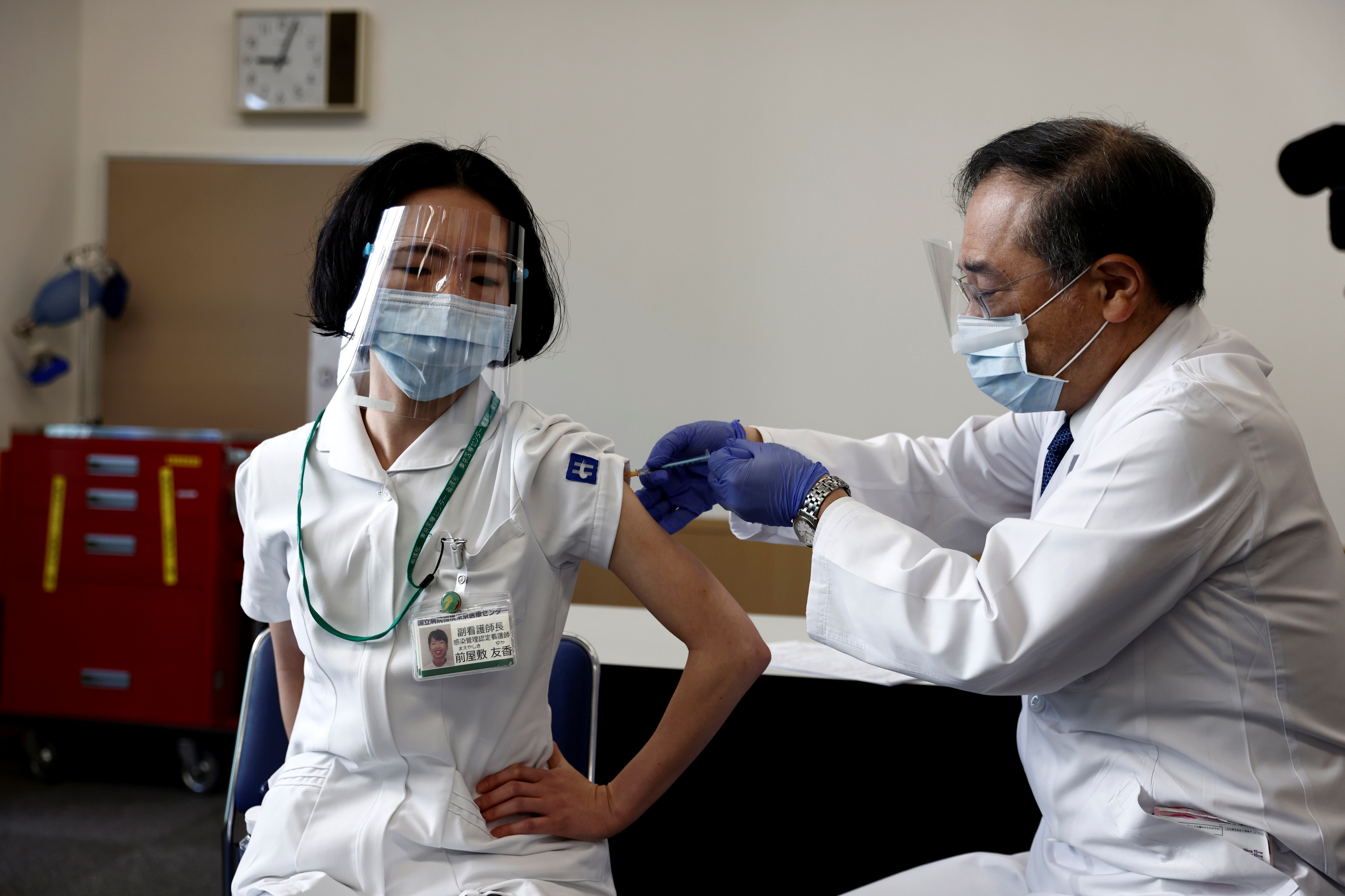 ▲▼日本17日起正式開放輝瑞疫苗施打。（圖／路透）