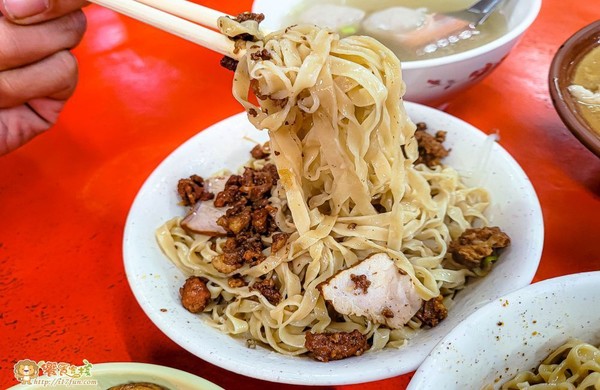 ▲▼阿萬意麵。（圖／饗食客棧。淘氣猴vs肥獅子の旅食天堂提供，以下皆同，請勿隨意翻拍以免侵權）