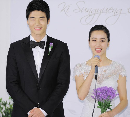 ▲▼南韓足球選手奇誠庸2013年7月與女演員韓惠軫結婚。（圖／CFP）