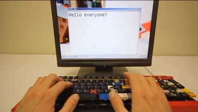 樂高積木做成的鍵盤，真的可以打字！