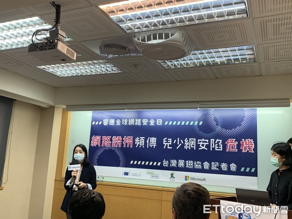 ▲▼台灣展翅協會響應每年2月的「全球網路安全日」召開記者會,邀請立委王婉諭、范雲,以及相關業者微軟、Google、LINE等參與。(圖/記者林育綾攝) ▲▼台灣展翅協會響應每年2月的「全球網路安全日」召開記者會,邀請立委王婉諭、范雲,以及相關業者微軟、Google、LINE等參與。(圖/記者林育綾攝)