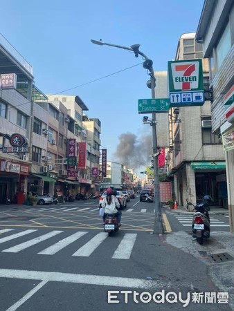 ▲高雄知名麵包店傳火警       。（圖／記者吳奕靖翻攝）