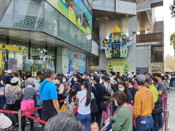 ▲▼228連假最後一天貓空纜車排隊人潮。（圖／AJ的旅行地圖臉書專頁授權提供，請勿翻攝）