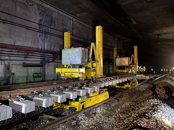 ▲▼台北站更換道岔施工,台鐵公布3/4-3/31「5列車將延誤」。(圖/台鐵提供)